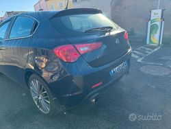 Blu Usata 2011 Alfa Romeo Giulietta Tre volumi | 7000 € (Cara)