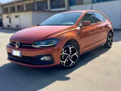 Arancione Usata 2018 VW Polo R-line Tre volumi | 16.000 € (Buon prezzo)