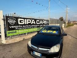 Nero Usata 2009 Opel Astra Enjoy Tre volumi | 2499 € (Buon prezzo)