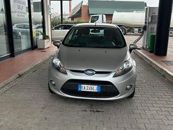 Grigio Usata 2011 Ford Fiesta Tre volumi | 4300 € (Buon prezzo)