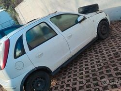 Bianco Usata 2003 Opel Corsa Tre volumi | 800 €