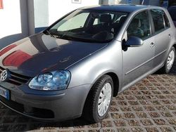 Grigio Usata 2006 VW Golf V Goal Tre volumi | 4990 € (Buon prezzo)