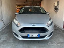 Grigio Usata 2015 Ford Fiesta Titanium Tre volumi | 6400 € (Buon prezzo)