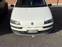 Usata 2003 Fiat Punto Tre volumi | 2000 € (Molto cara)