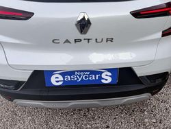 Bianca con tetto nero Usata 2023 Renault Captur Intens SUV | 16.800 € (Buon prezzo)
