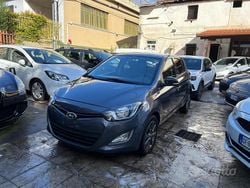 Grigio Usata 2014 Hyundai i20 GO! Tre volumi | 6899 € (Buon prezzo)