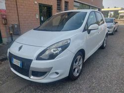 Bianco Usata 2011 Renault Scénic III Luxe Monovolume | 6000 € (Molto cara)
