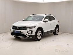 Non disponibile Usata 2024 VW T-Roc Edition SUV | 23.900 € (Buon prezzo)
