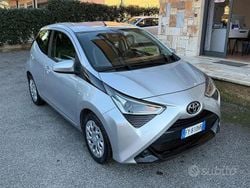 Grigio Usata 2019 Toyota Aygo X-play Due volumi | 9990 € (Buon prezzo)