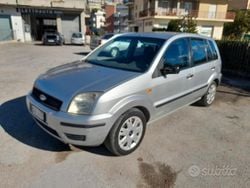 Grigio Usata 2004 Ford Fusion Monovolume | 1200 € (Buon prezzo)