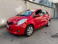 Rosso Usata 2007 Toyota Yaris Tre volumi | 3900 € (Buon prezzo)