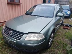 Verde Usata 2000 VW Passat Tre volumi | 1000 €