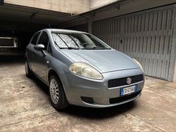 Grigio Usata 2010 Fiat Punto Tre volumi | 3400 € (Buon prezzo)