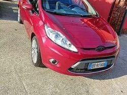 Usata 2008 Ford Fiesta Tre volumi | 1800 € (Buon prezzo)
