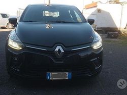 Nero Usata 2017 Renault Clio IV Intens Tre volumi | 5500 € (Buon prezzo)