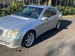 Grigio Usata 2005 Mercedes C220 Tre volumi | 2900 € (Buon prezzo)