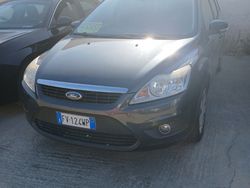 Grigio Usata 2010 Ford Focus Station wagon | 2500 € (Buon prezzo)