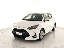 Bianco Usata 2023 Toyota Yaris Active Tre volumi | 15.600 € (Buon prezzo)
