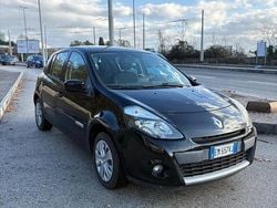 Nero Usata 2012 Renault Clio IV Dynamique Tre volumi | 2899 € (Ottimo prezzo)