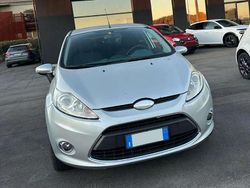 Grigio Usata 2009 Ford Fiesta Due volumi | 4000 € (Buon prezzo)