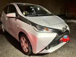 Argento Usata 2015 Toyota Aygo Cool Due volumi | 9000 € (Cara)