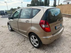 Usata 2004 Mercedes A180 Elegance Tre volumi | 1999 € (Buon prezzo)