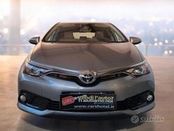 Grigio metallizzato Usata 2015 Toyota Auris Active Tre volumi | 9950 € (Cara)