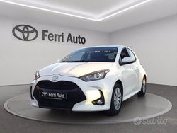 Super white Usata 2023 Toyota Yaris Active Tre volumi | 14.400 € (Buon prezzo)