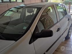 Grigio Usata 2006 Renault Clio II Due volumi | 2800 € (Molto cara)