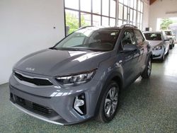 Grigio metallizzato Usata 2023 Kia Stonic Style SUV | 18.990 € (Buon prezzo)