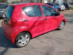 Rosso Usata 2005 Toyota Aygo Due volumi | 880 € (Buon prezzo)