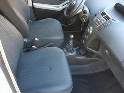 Grigio Usata 2009 Toyota Yaris Tre volumi | 4500 €