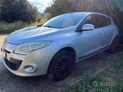 Grigio Usata 2010 Renault Mégane Tre volumi | 2600 € (Buon prezzo)
