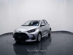 Silicon silver [1bn] Usata 2023 Toyota Yaris Active Tre volumi | 16.990 € (Ottimo prezzo)
