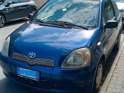 Blu Usata 2000 Toyota Yaris Due volumi | 1200 € (Buon prezzo)