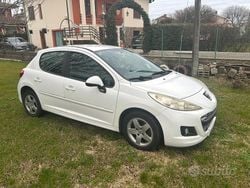 Bianco Usata 2012 Peugeot 207 Coupé | 2750 € (Buon prezzo)
