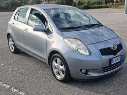 Grigio Usata 2006 Toyota Yaris Due volumi | 5000 € (Molto cara)