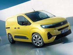 Kaolin white Usata 2024 Opel Combo S Monovolume | 18.900 € (Cara)