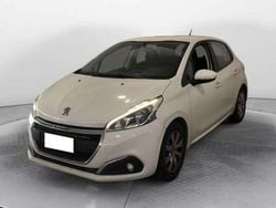 Bianco Usata 2017 Peugeot 208 Access Due volumi | 7800 € (Buon prezzo)