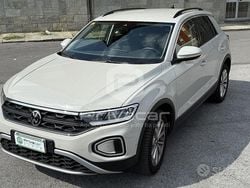 Grigio Usata 2022 VW T-Roc Life SUV | 21.900 € (Buon prezzo)