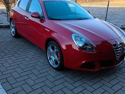 Rosso Usata 2016 Alfa Romeo Giulietta Tre volumi | 10.500 € (Buon prezzo)
