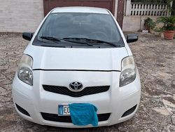 Bianco Usata 2010 Toyota Yaris Tre volumi | 5500 €