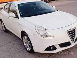 Bianco Usata 2013 Alfa Romeo Giulietta Tre volumi | 5400 €