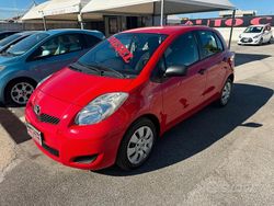 Rosso Usata 2011 Toyota Yaris Tre volumi | 3999 € (Ottimo prezzo)