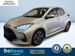 Argento metallizzato Usata 2021 Toyota Yaris Hybrid Trend Tre volumi | 18.000 € (Buon prezzo)