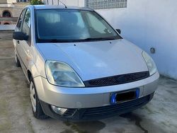 Grigio Usata 2006 Ford Fiesta Titanium Tre volumi | 2500 € (Buon prezzo)