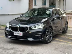 Nero(met.) Usata 2021 BMW 118 Sport Line Due volumi | 21.500 € (Ottimo prezzo)