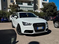 Bianco Usata 2012 Audi A1 Ambition Due volumi | 8000 € (Buon prezzo)