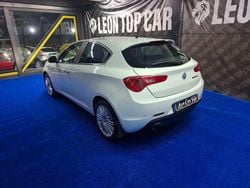 Bianco Usata 2012 Alfa Romeo Giulietta Tre volumi | 4200 € (Ottimo prezzo)