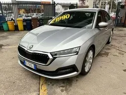 Grigio argento Usata 2021 Skoda Octavia Ambition Due volumi | 19.590 € (Buon prezzo)